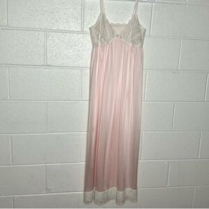 🩷 Vintage Shadowline Pink Nylon Maxi Nightie W/Lace Cups & Bottom Hem (S) 🩷